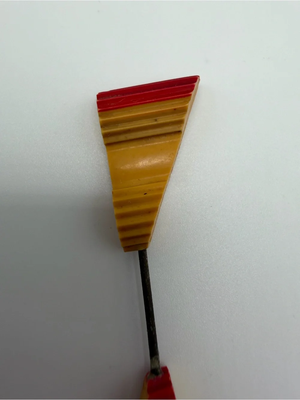 Jabot Vtg Art Deco Bakelite Hat Pin Carved Fan Butterscotch Red Stick Celluloid